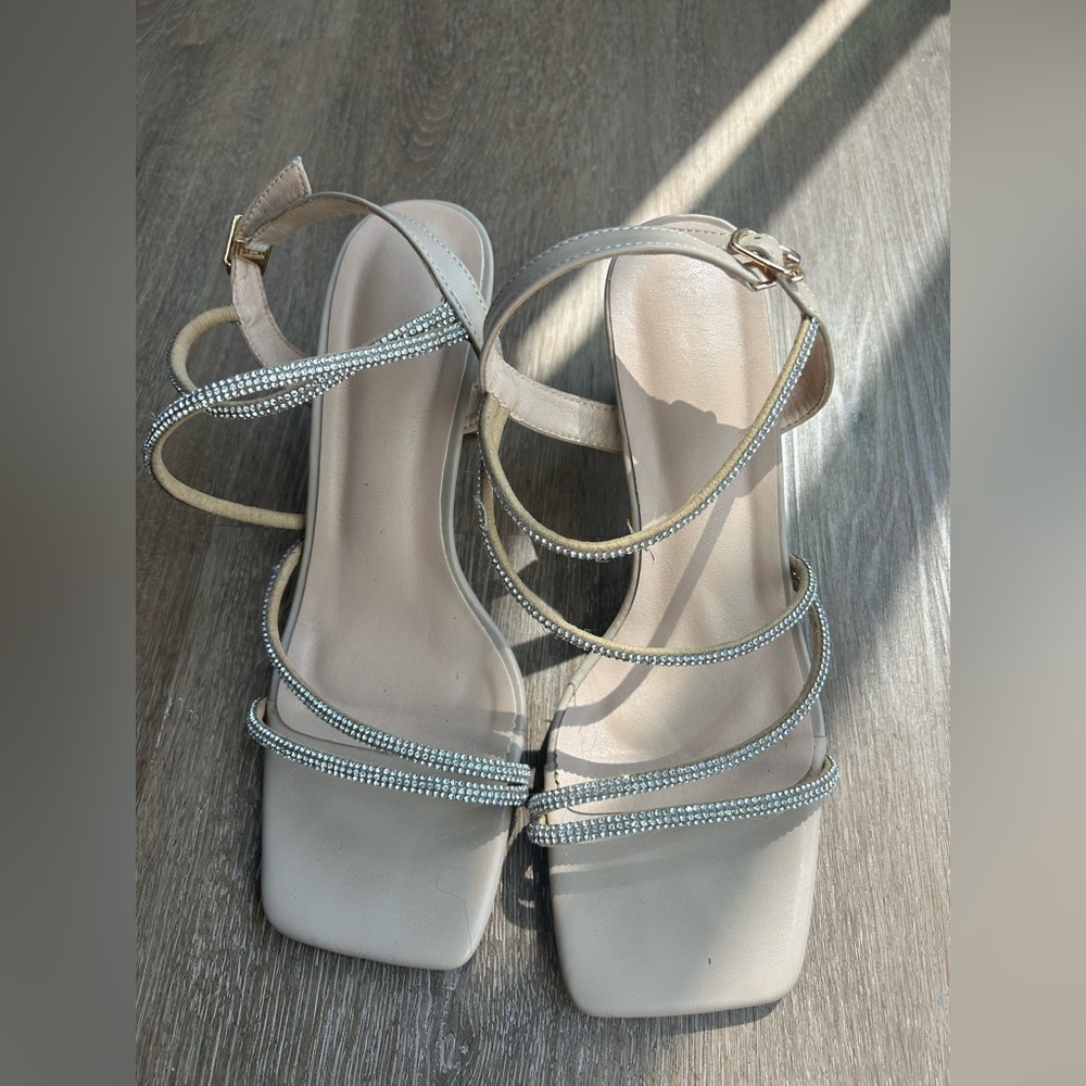 Size 8 Women’s Nude Rhinestone Sandle Heel